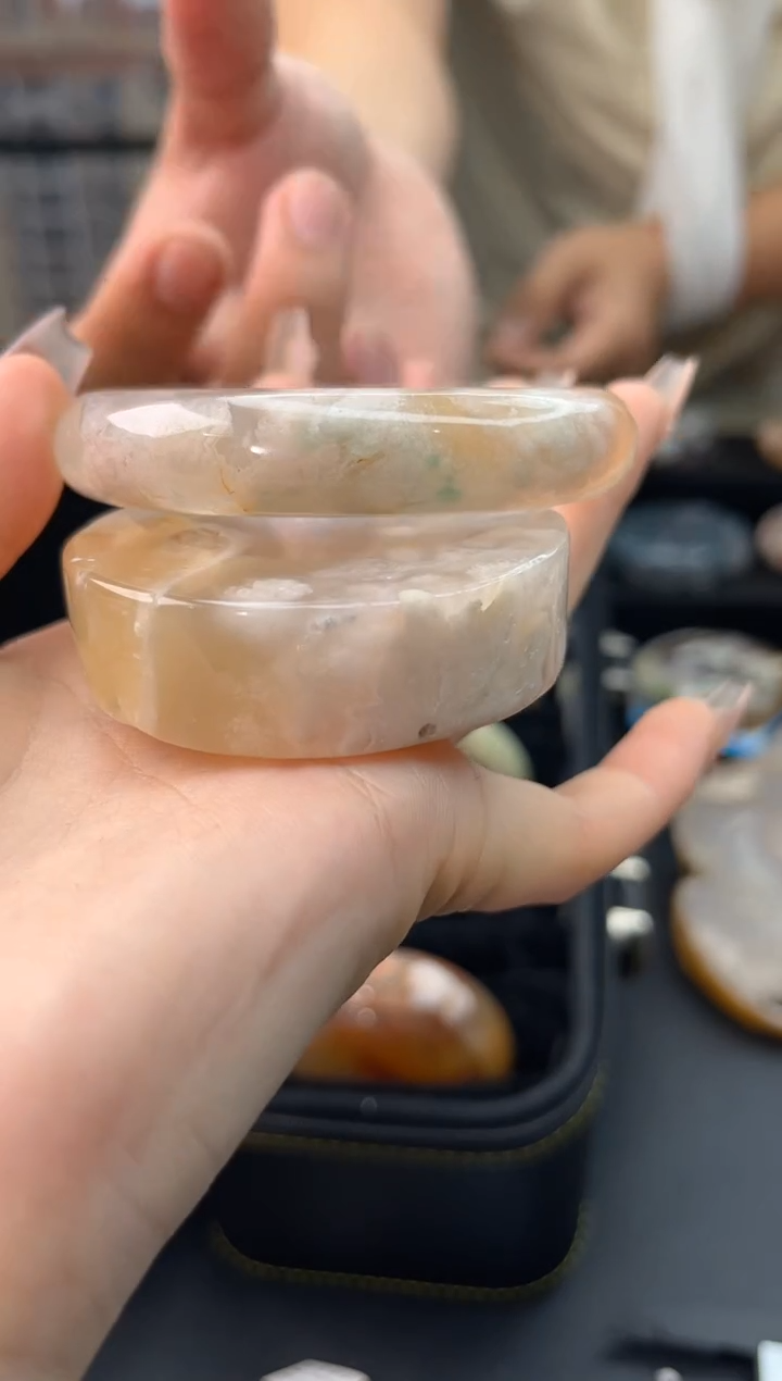 【闪购商品】石英质玉手镯未镶嵌赠送镯心（圈口58