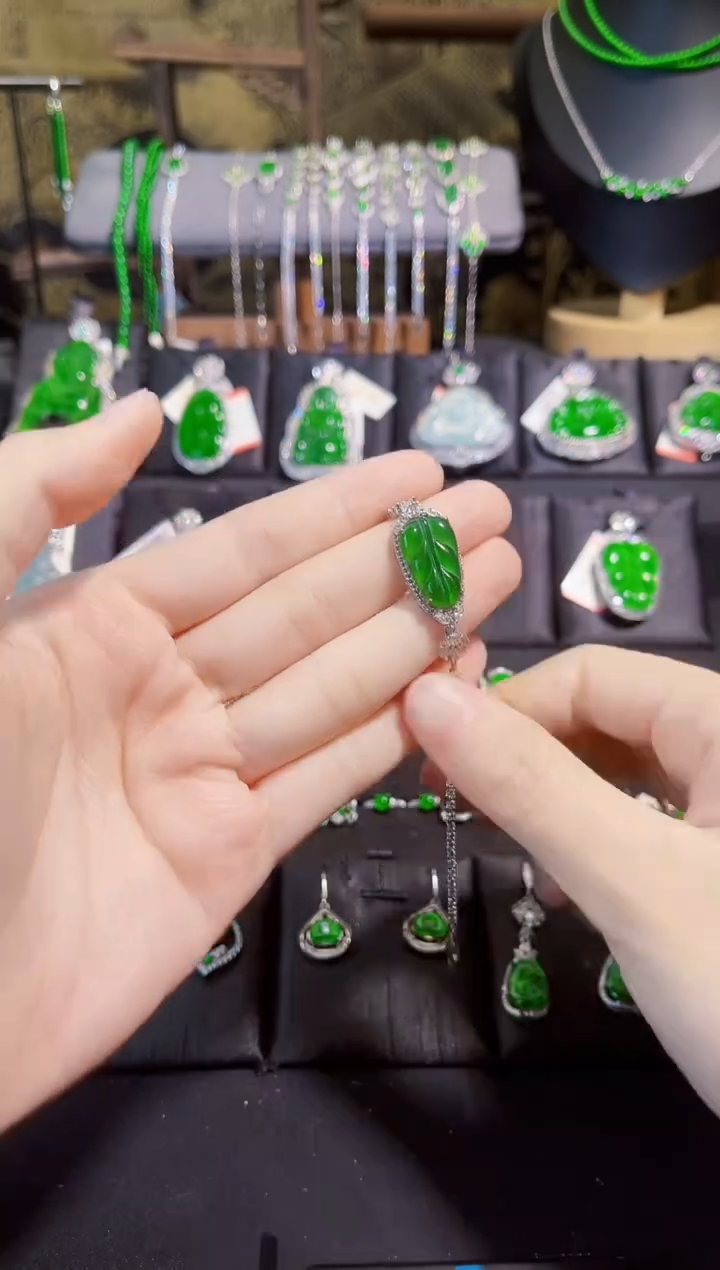 【闪购商品】翡翠颈饰银S925镶嵌叶子手链