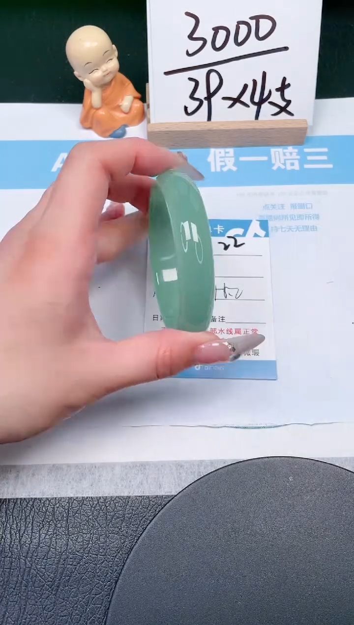 【闪购商品】石英质玉手镯未镶嵌22-56.2