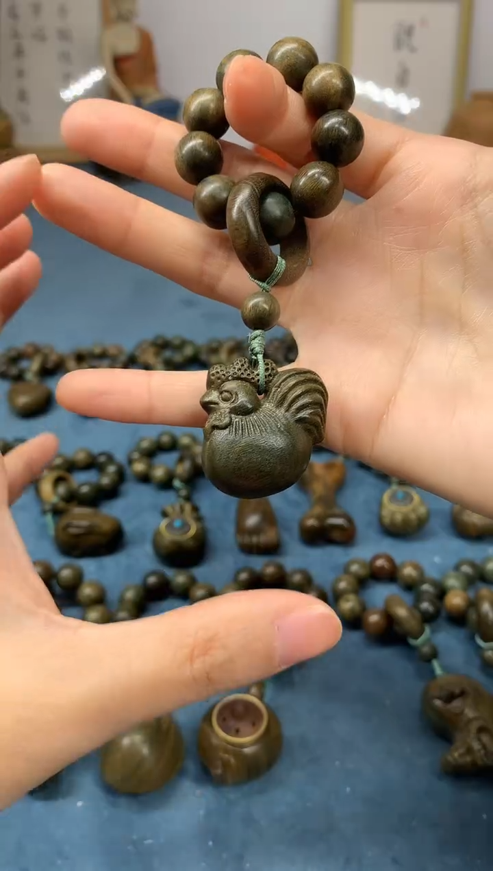 【闪购商品】维腊木（绿檀）把件小鸡 盘玩件