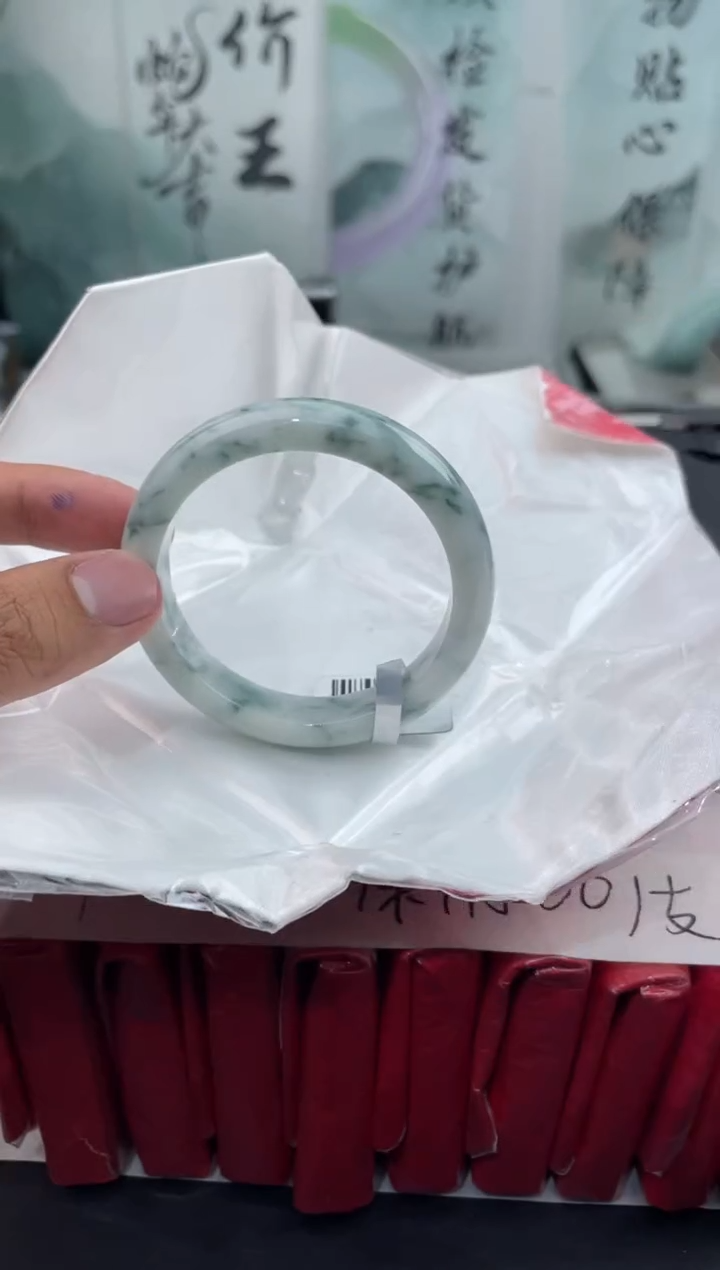 翡翠未镶嵌手镯7翡翠手镯