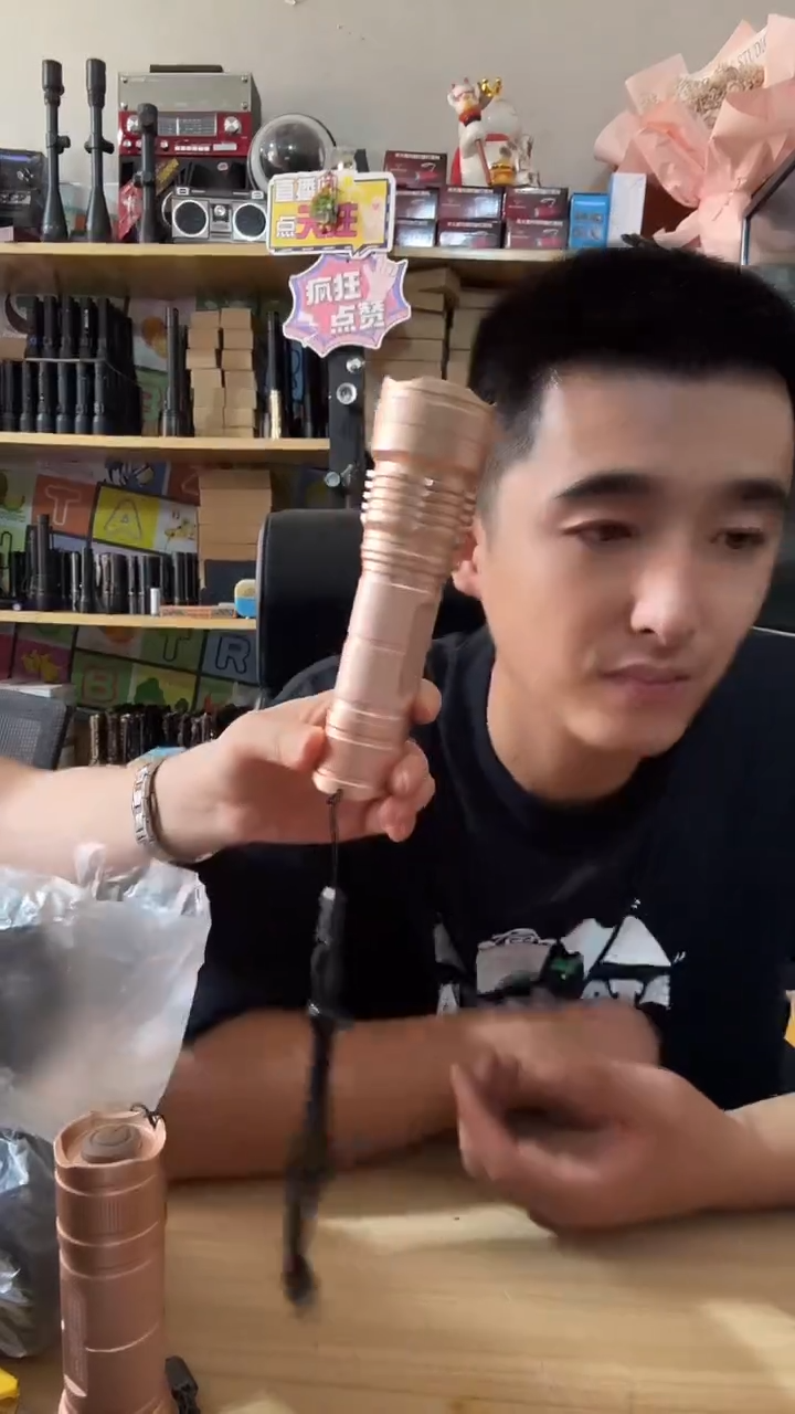 钓鱼熊合金手电带电池