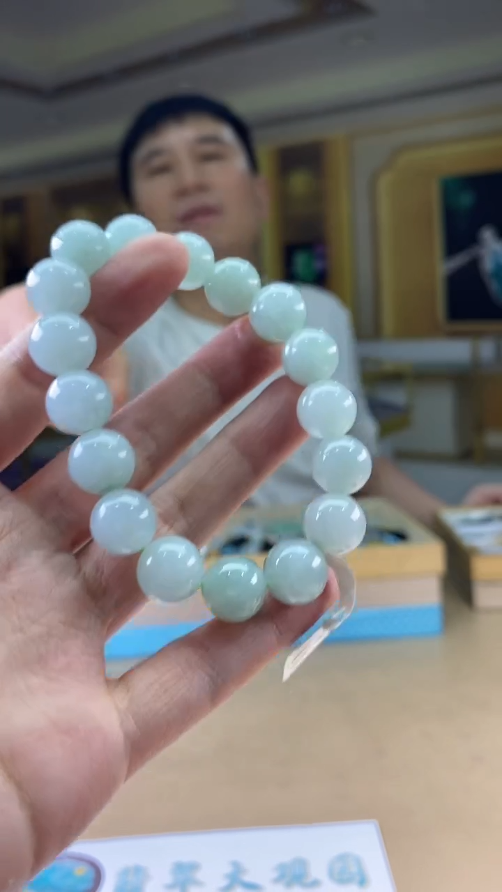 颈饰未镶嵌翡翠鼠**窝翡翠挂件