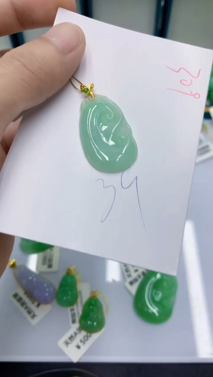 翡翠未镶嵌颈饰1111111