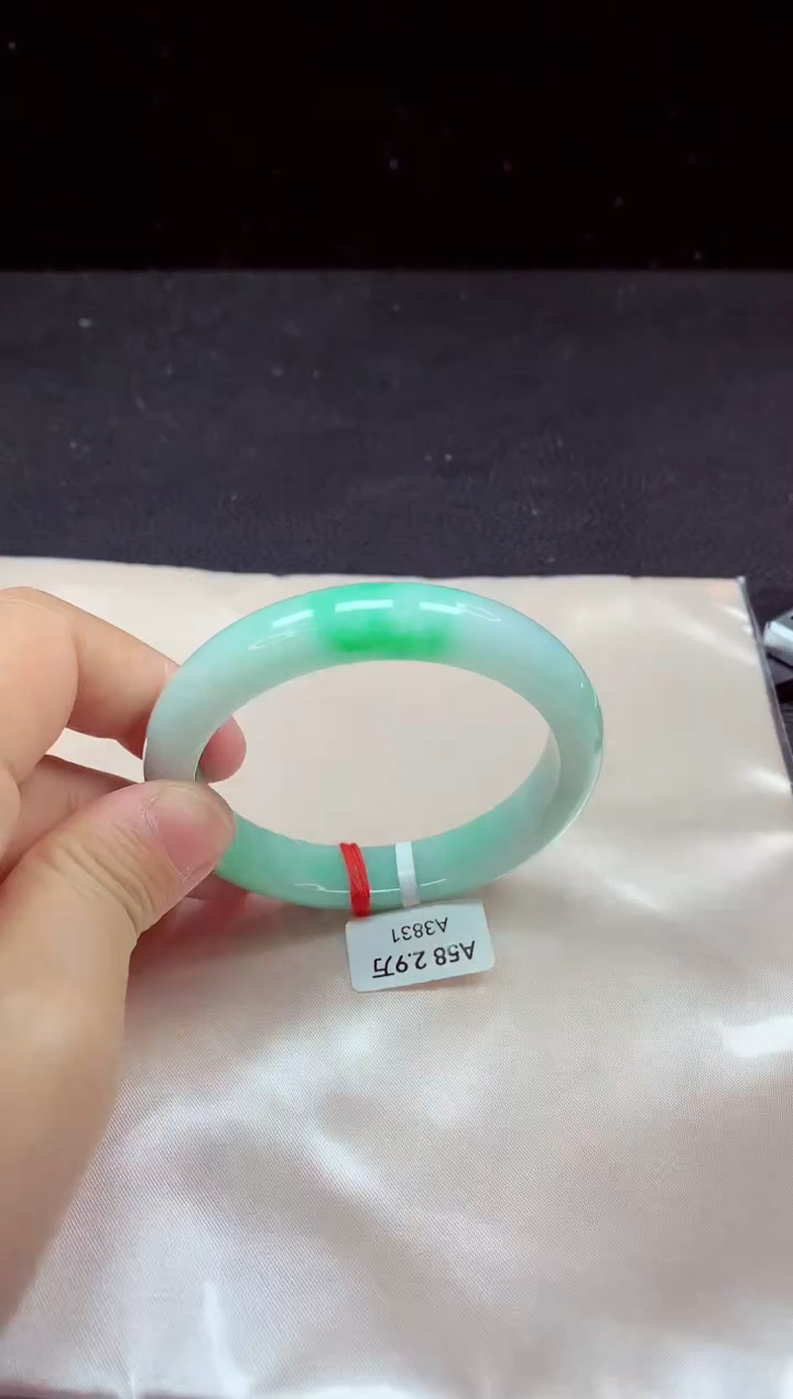 【闪购商品】翡翠手镯未镶嵌镯子58+