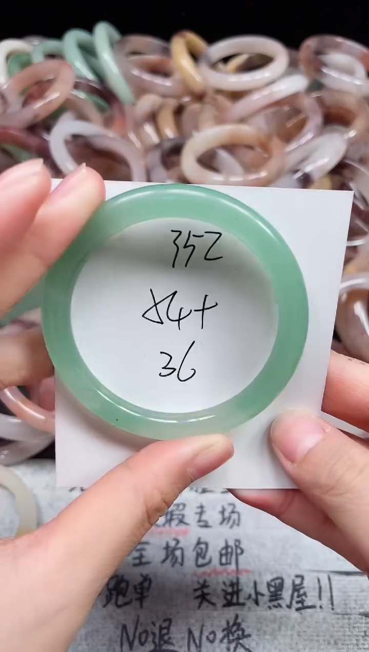 未镶嵌手镯石英质玉352