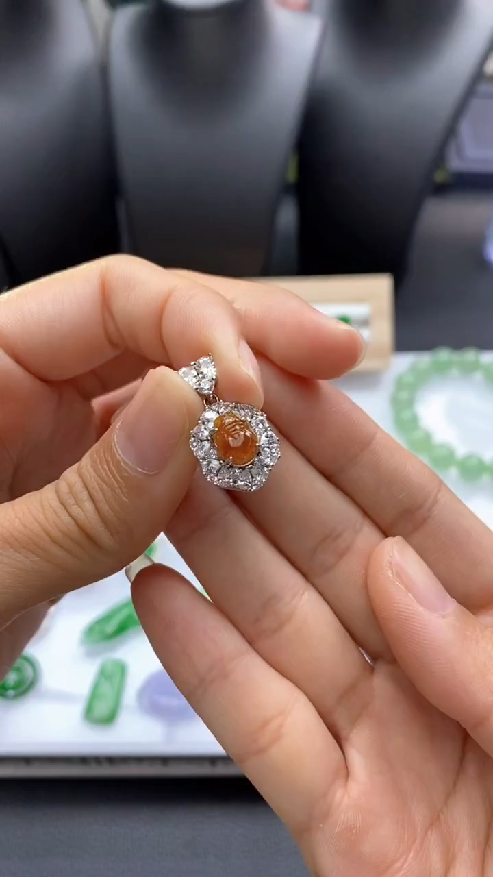 颈饰银S925镶嵌翡翠红翡貔貅
