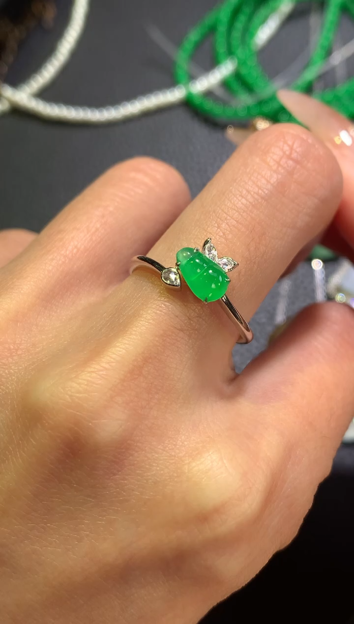 【闪购商品】翡翠戒指18K金镶嵌绿豆子戒指