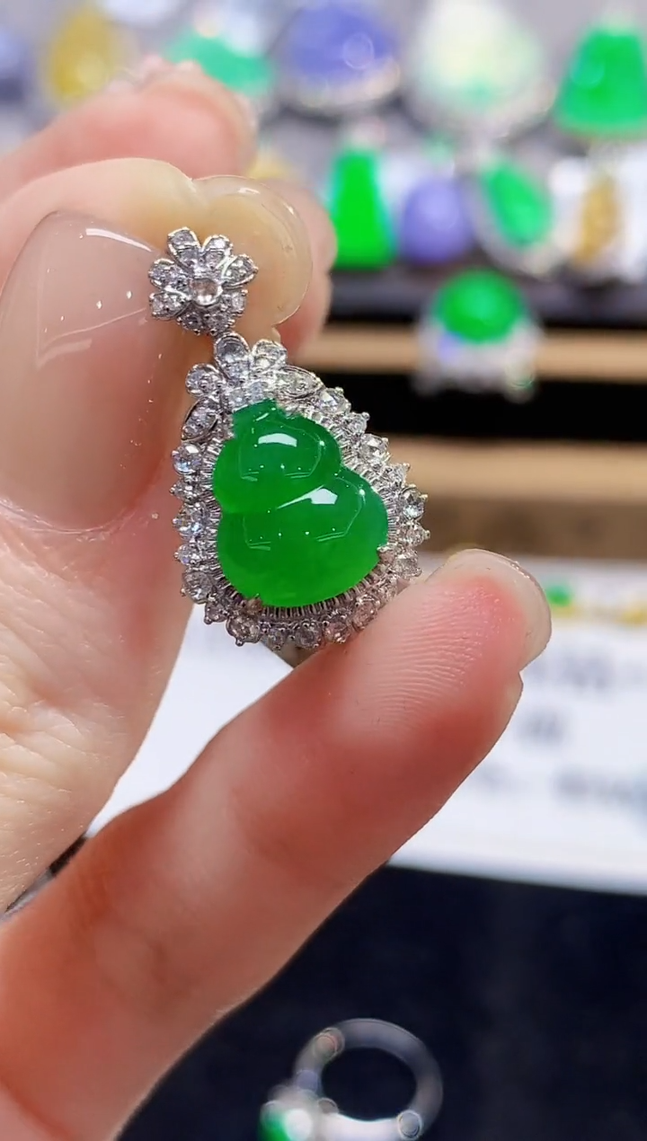 吊坠(不含链)18K金镶嵌翡翠多样性发其一