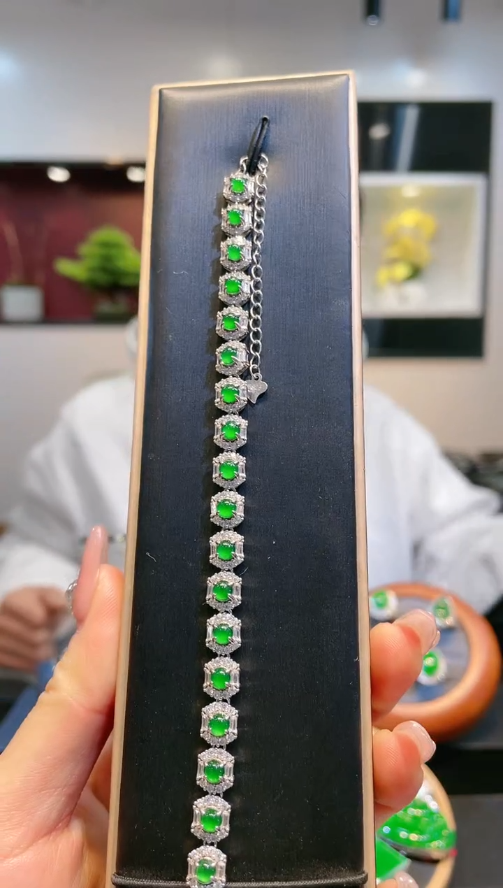 【闪购商品】翡翠颈饰银S925镶嵌A11天然A货翡翠手链