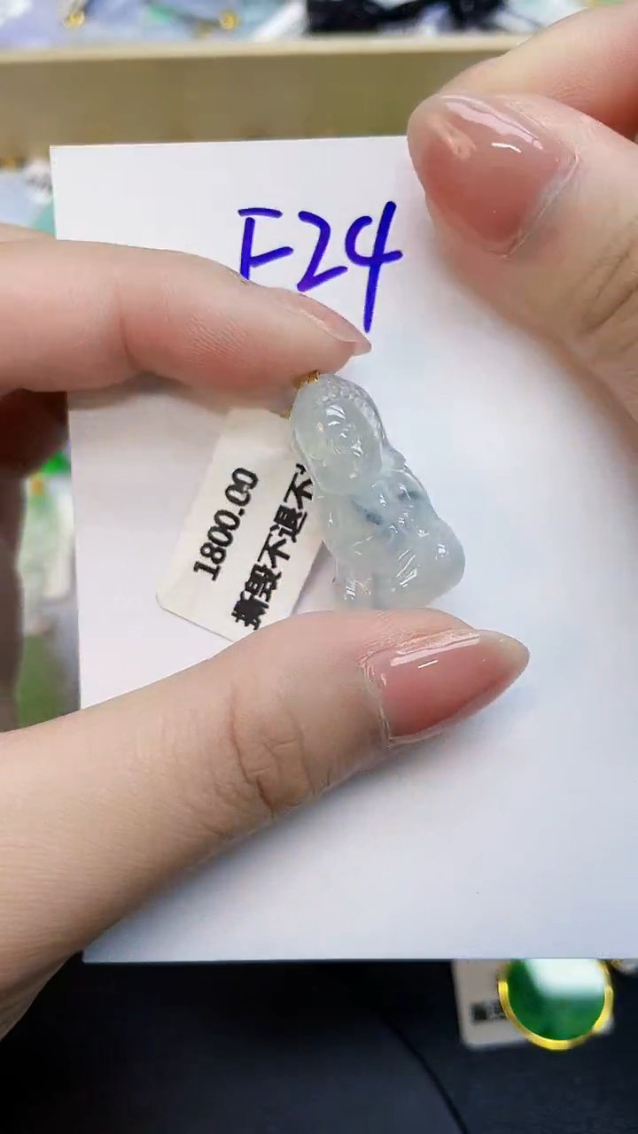 翡翠18K金镶嵌颈饰0000000000