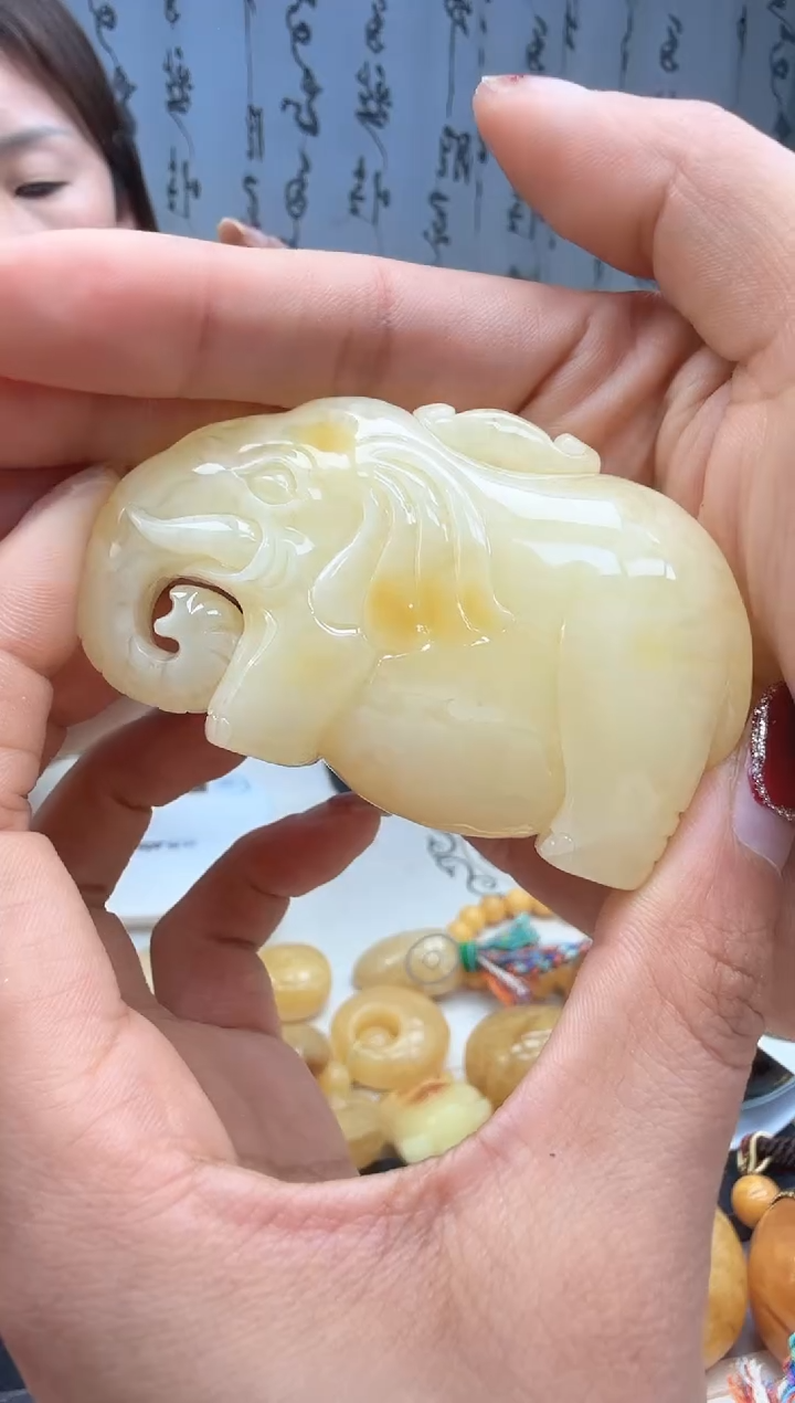 【闪购商品】琥珀裸石未镶嵌挂坠