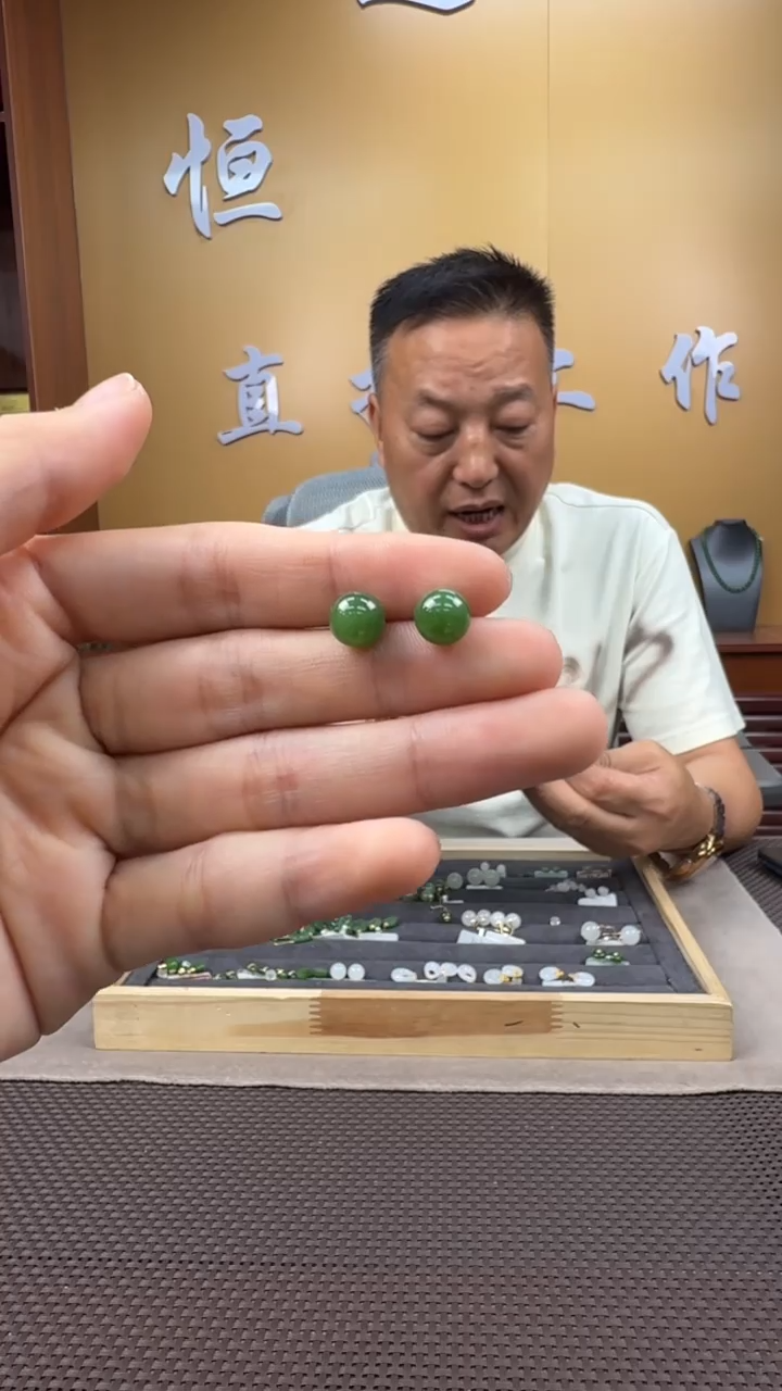 和田玉18K金镶嵌颈饰耳饰一对
