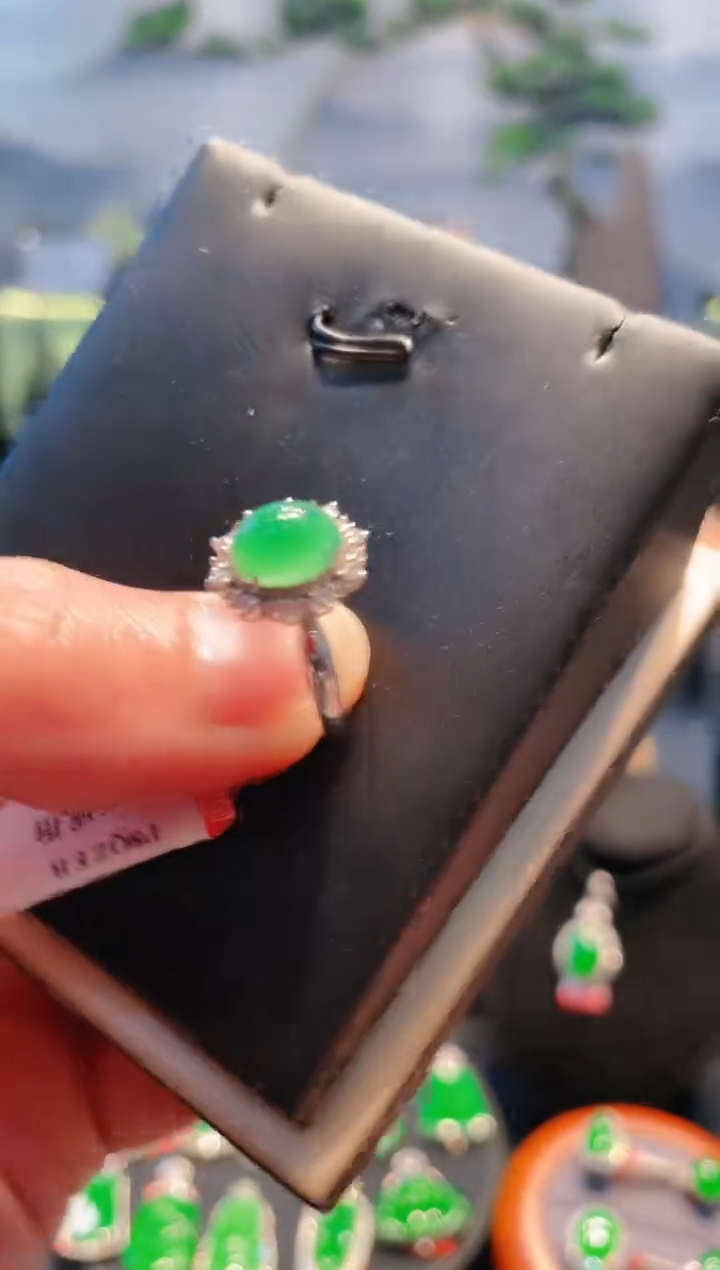 翡翠18K金镶嵌颈饰天然A货翡翠A23