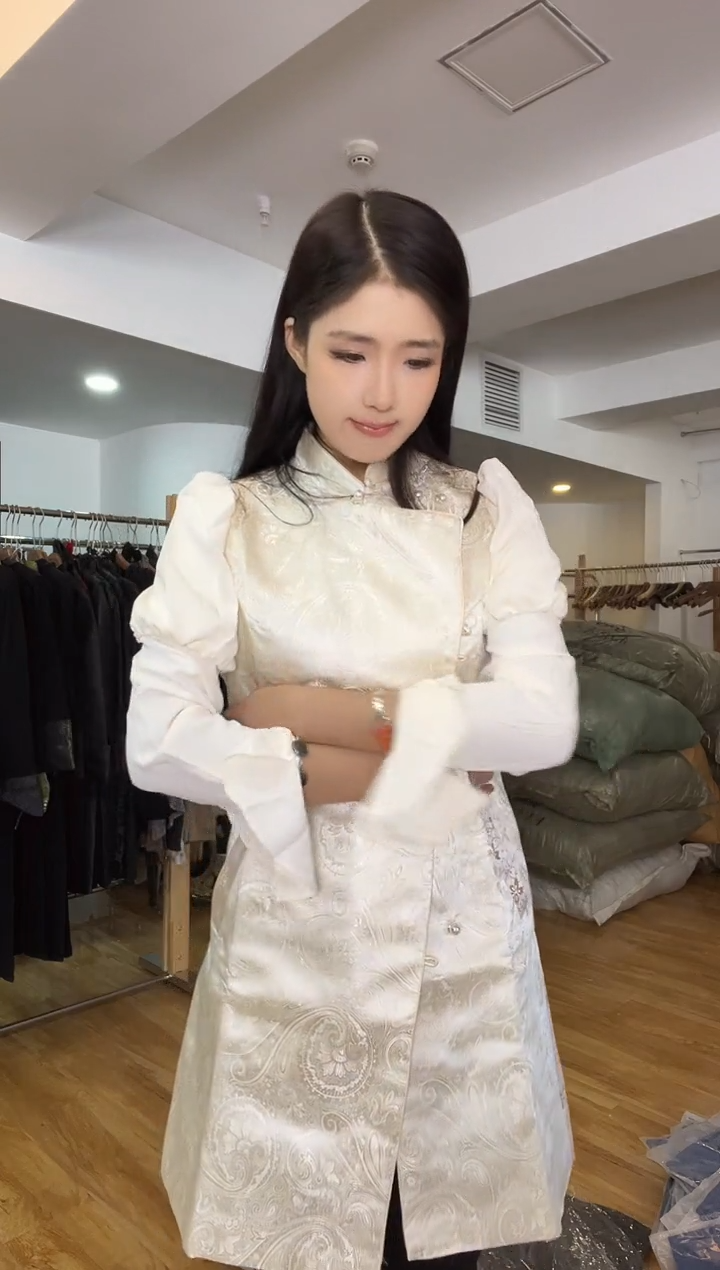 M码      110-120斤 纱袖连衣裙