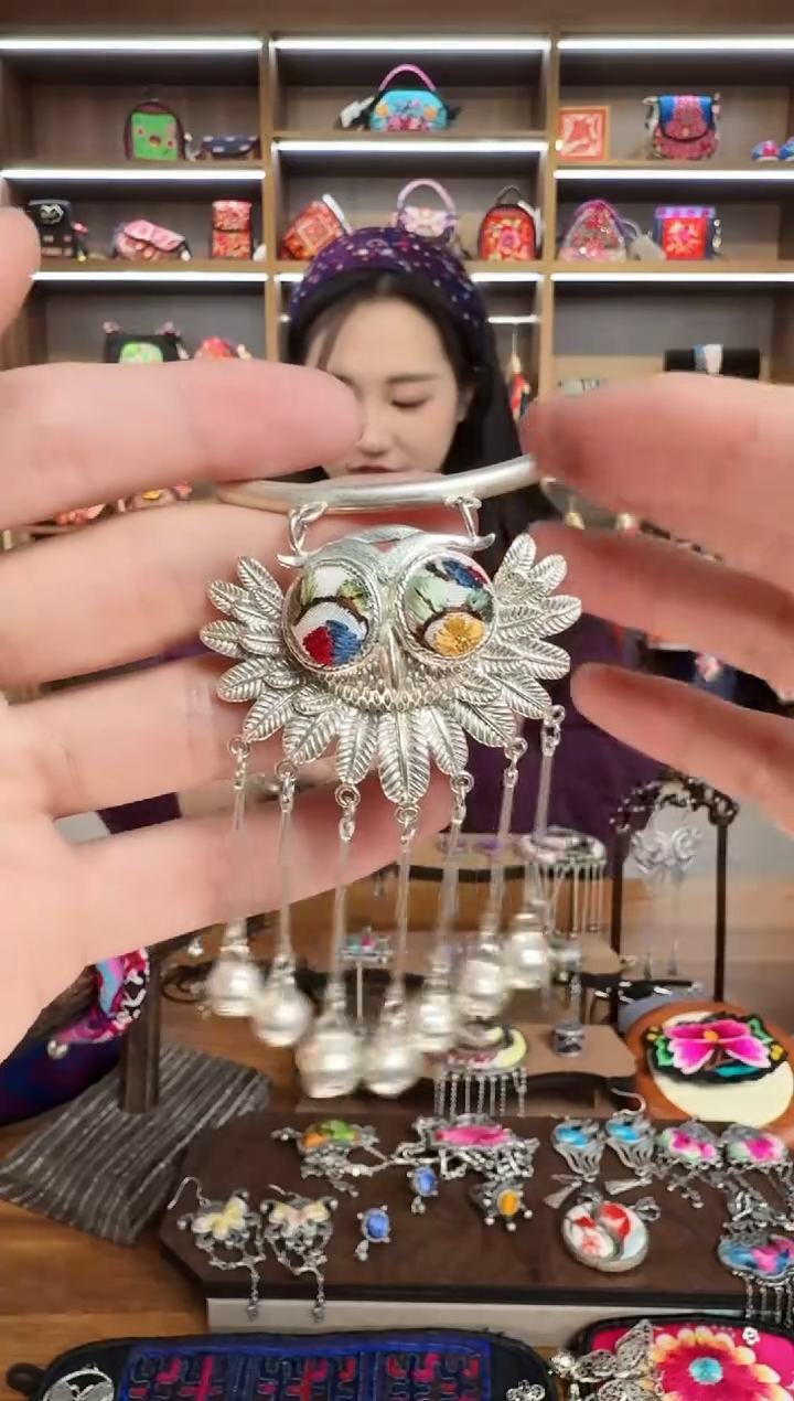 【闪购商品】织绣198蒙阿苏苗绣传承