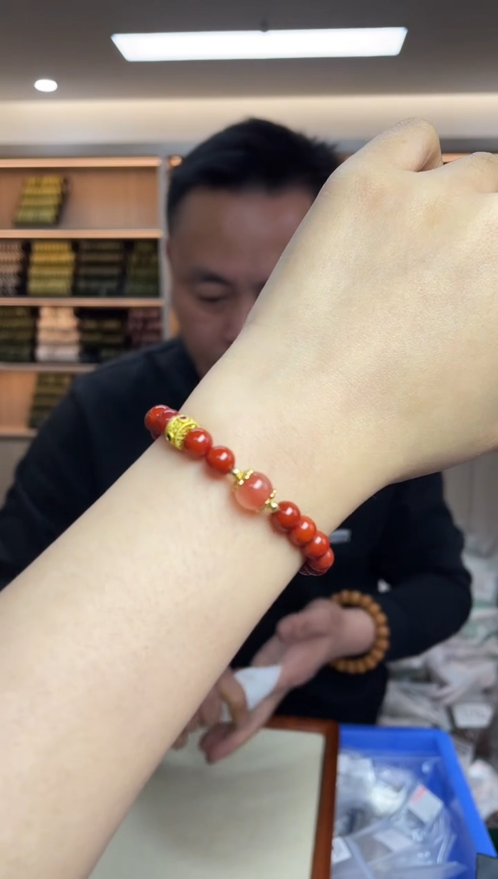 【闪购商品】南红玛瑙`未镶嵌多样性发一件