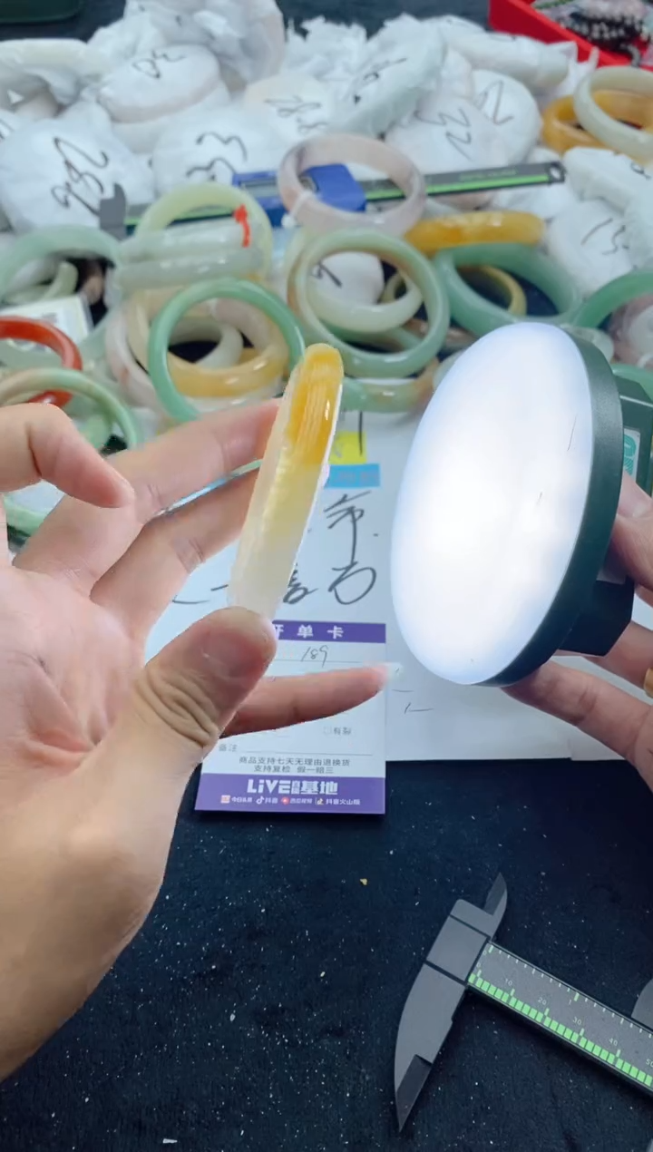 【闪购商品】石英质玉手镯未镶嵌189