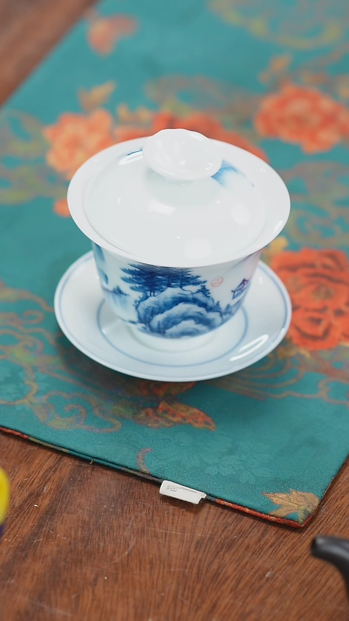 【闪购商品】陶瓷山水手绘盖碗