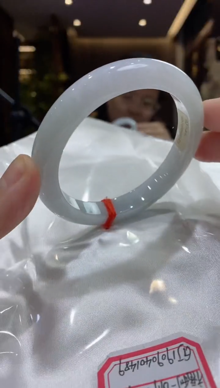 【闪购商品】翡翠手镯未镶嵌5号61-62圈口瑕疵