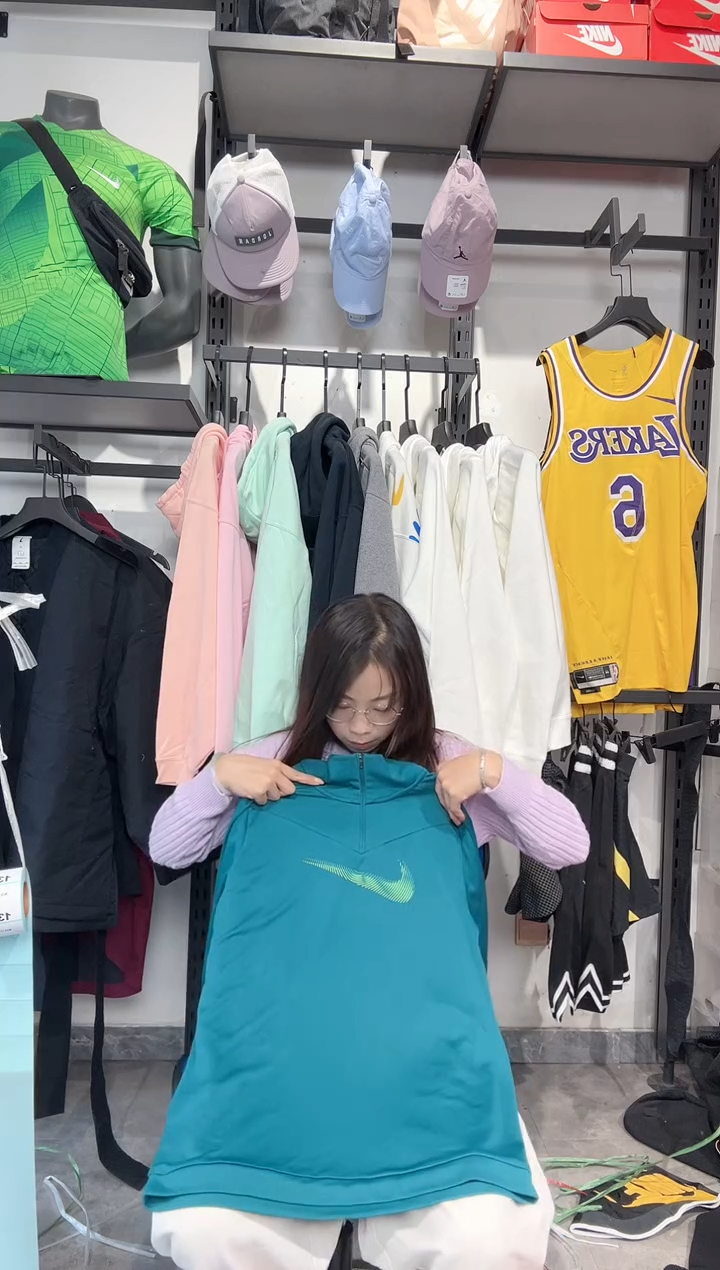 1324   编码 瑕疵款直播间过款为准 尺码 160