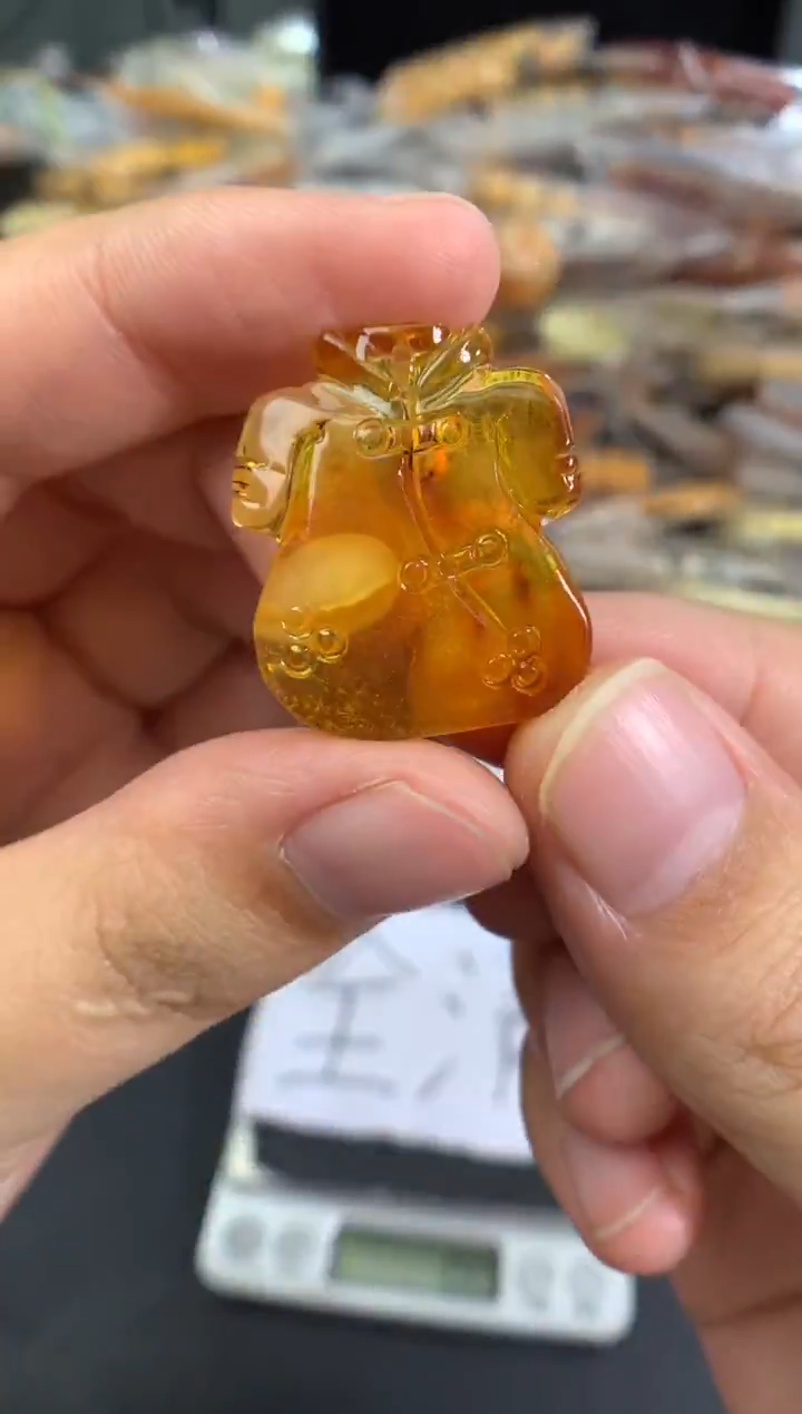 蜜蜡未镶嵌珠宝奇石1