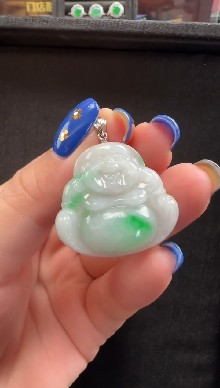 颈饰18K金镶嵌翡翠246玉佛一个