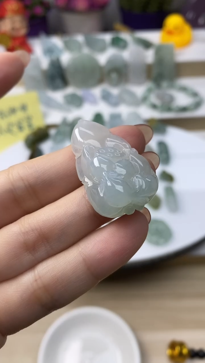 颈饰银S925镶嵌翡翠大*猬天然缅甸翡翠A货35，分两单