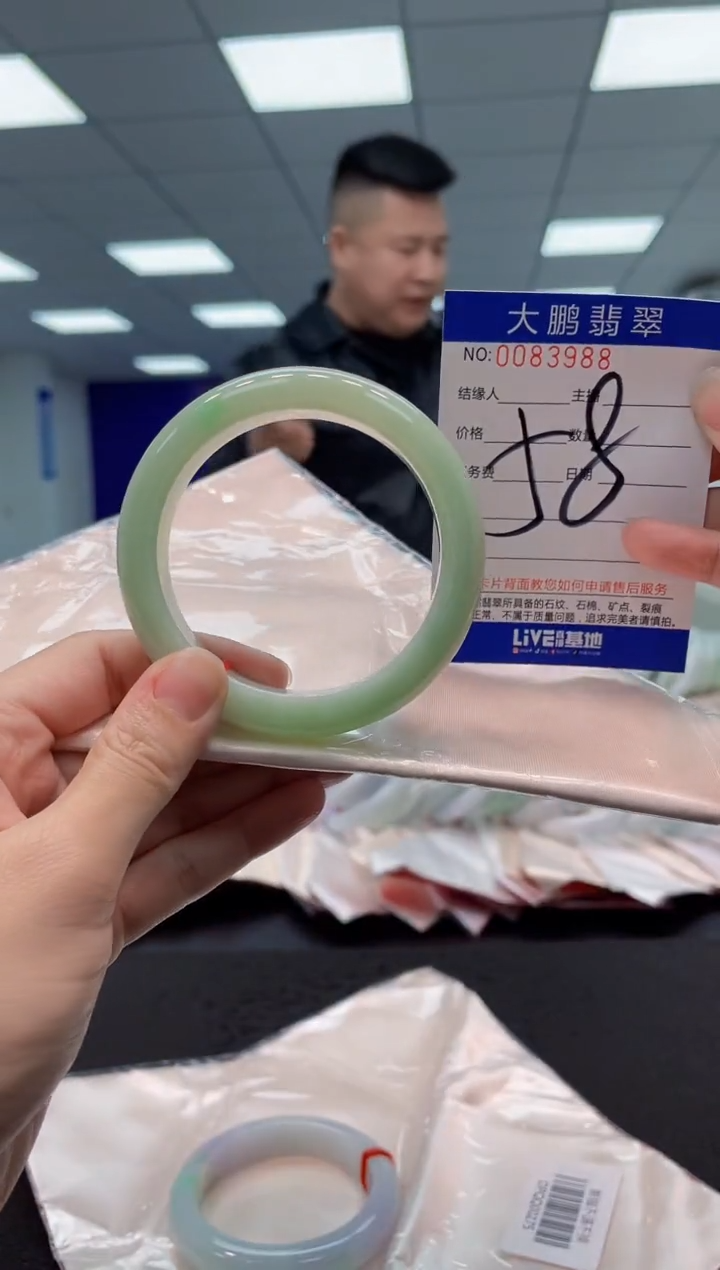 【闪购商品】翡翠手镯未镶嵌AAAAAAAAAA