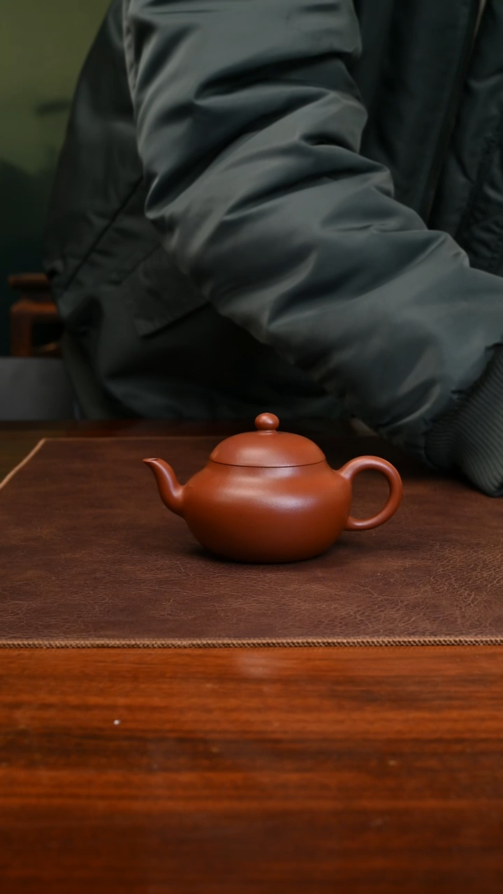 【闪购商品】紫砂茶壶梨形朱泥佘益君130cc