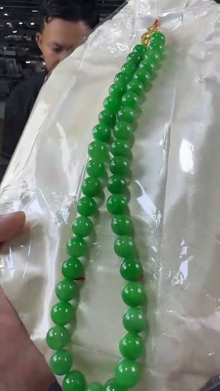 天然缅甸果阳绿项链