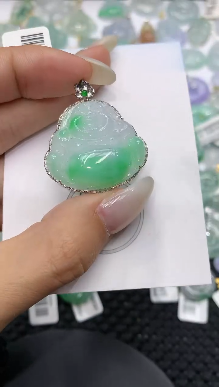 颈饰18K金镶嵌翡翠111111111111