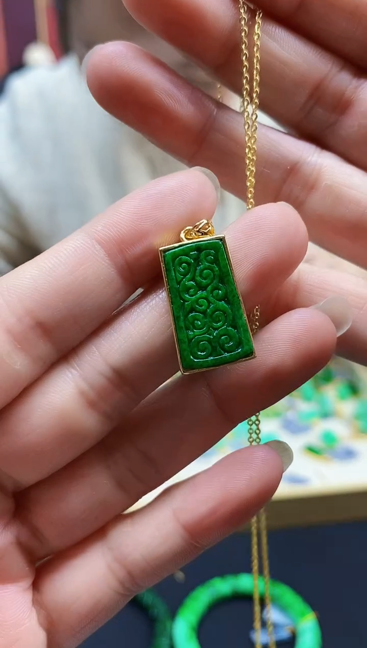 颈饰未镶嵌翡翠吊坠