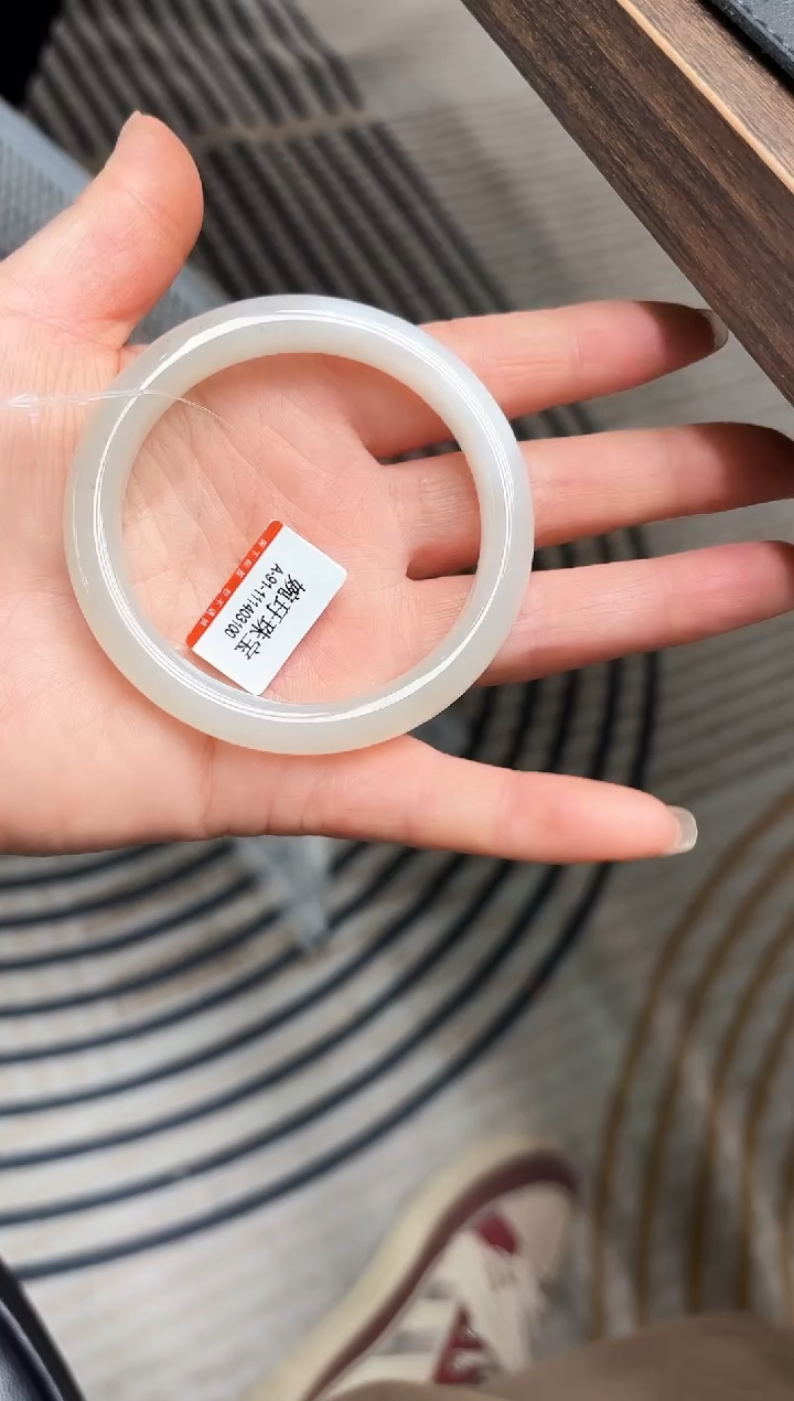 和田玉手镯未镶嵌A-3圈口57 不退换需要包容