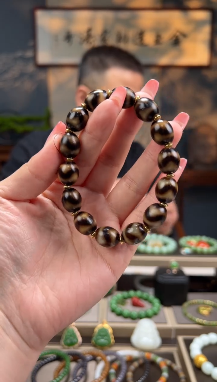 【闪购商品】玛瑙/玉髓手串未镶嵌虎牙卡12mm