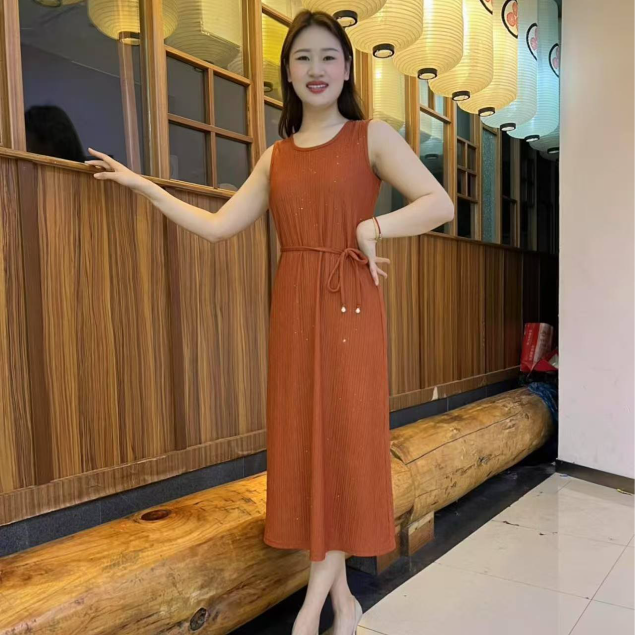 妈妈装夏季新款无袖圆领连衣裙气质减龄显瘦烫金系带大码连衣裙女