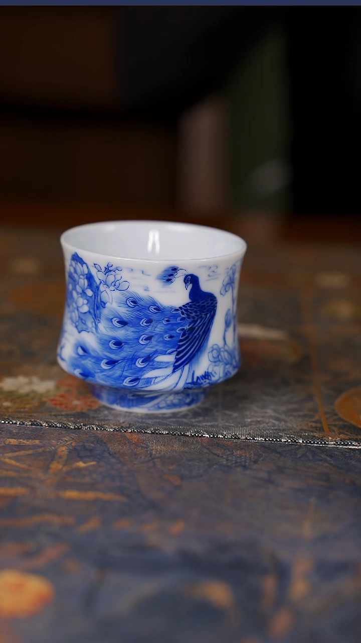 【闪购商品】杯铭墨 青花孔雀杯