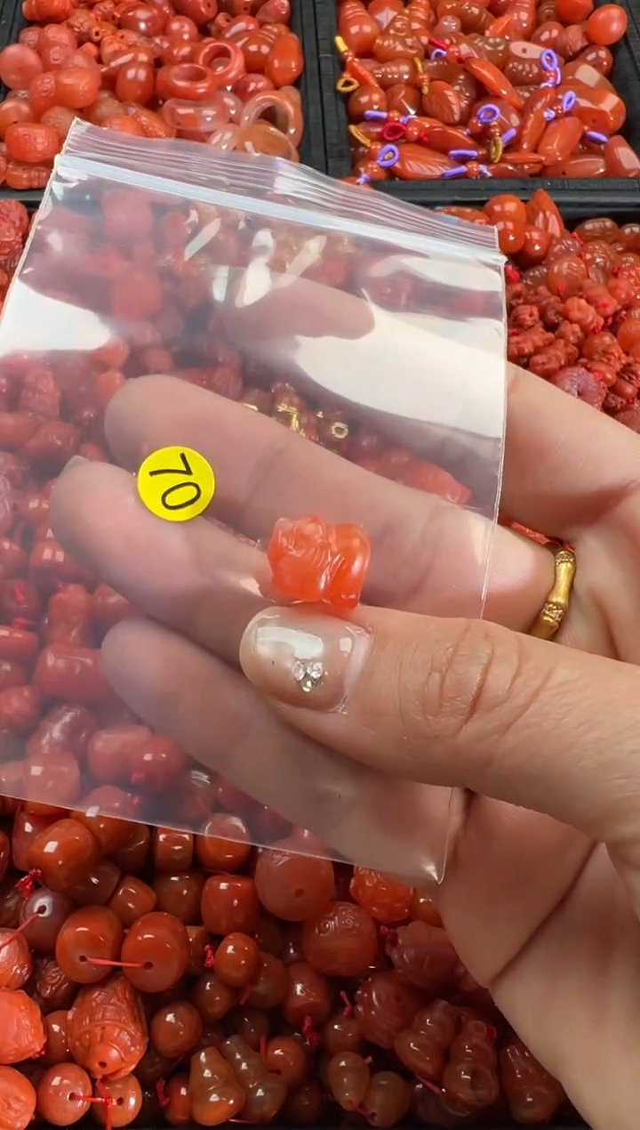 【闪购商品】南红玛瑙颈饰未镶嵌1