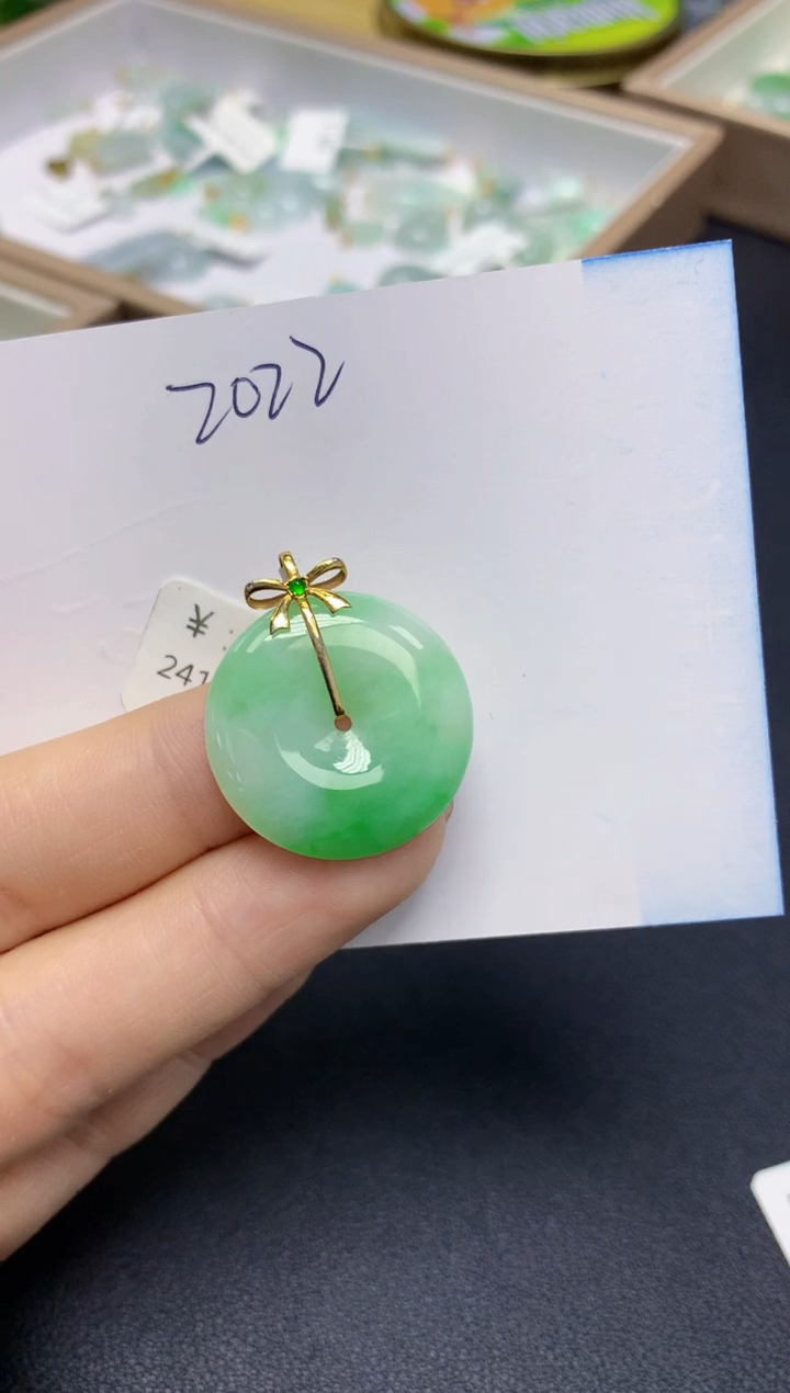 【闪购商品】翡翠挂件18K金镶嵌 天然翡翠A货