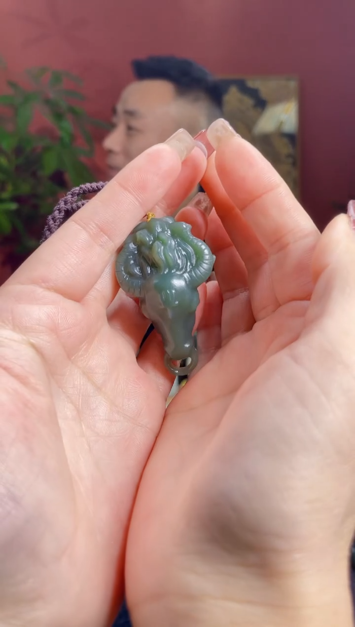 未镶嵌和田玉把件牛