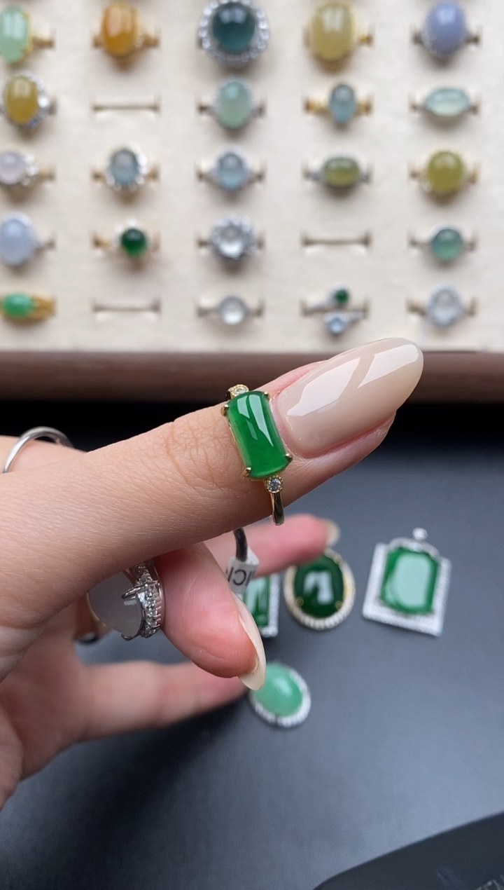 银S925镶嵌戒指翡翠一物一证一礼盒