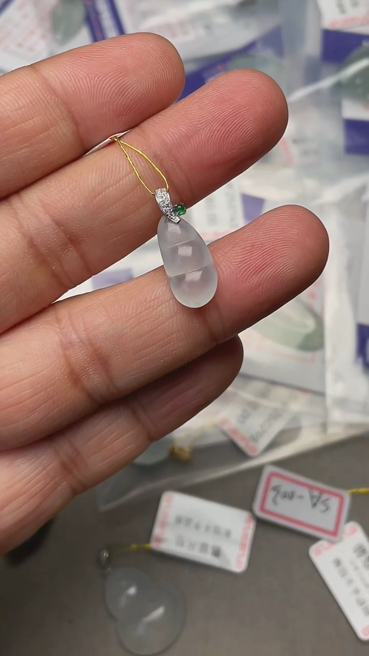 【闪购商品】翡翠吊坠(不含链)18K金镶嵌天然缅甸翡翠A货(不含链)