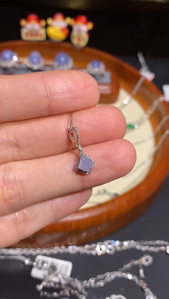 【闪购商品】翡翠颈饰18K金镶嵌吊坠