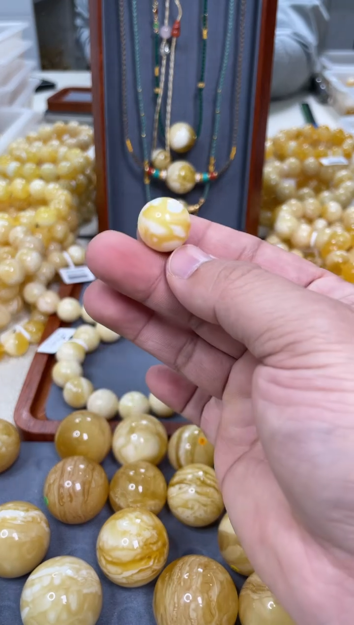 【闪购商品】琥珀颈饰未镶嵌 原矿俄料蜜蜡圆珠