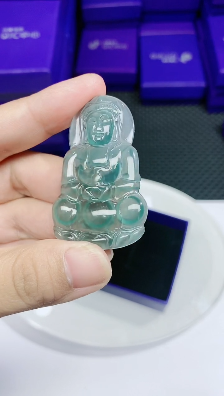 翡翠未镶嵌颈饰           