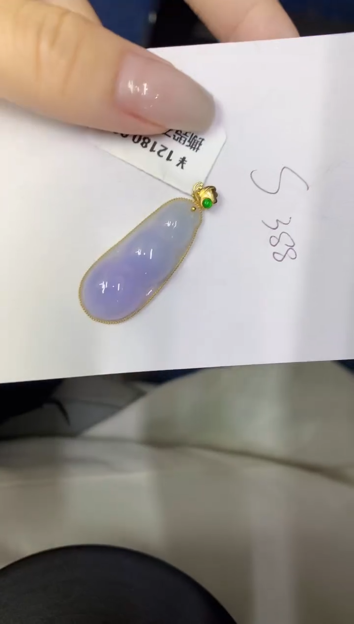 翡翠18K金镶嵌颈饰缅甸天然翡翠A货