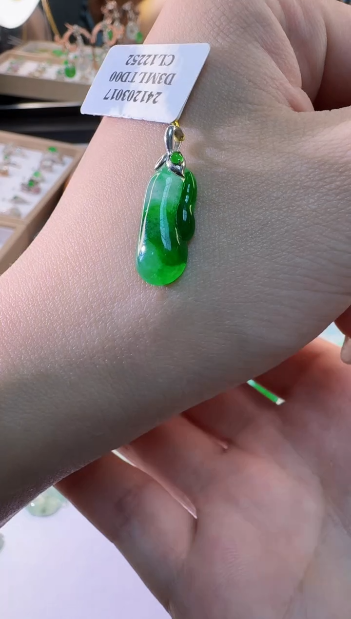 【闪购商品】翡翠18K金镶嵌颈饰缅甸翡翠A货挂件