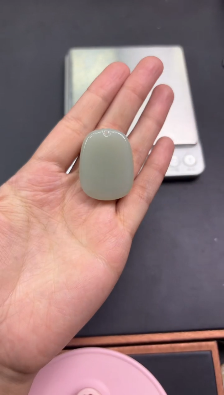 【闪购商品】和田玉吊坠(赠链)未镶嵌且末微色差近矿吊坠