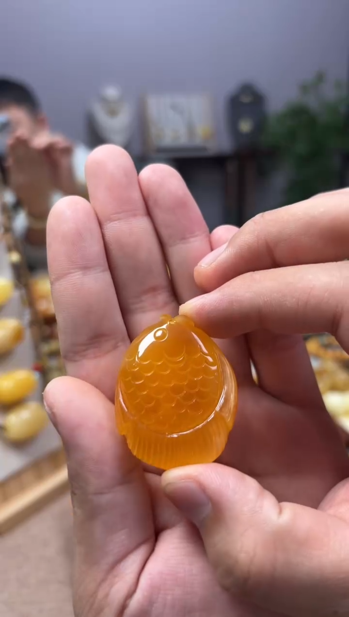 【闪购商品】蜜蜡裸石未镶嵌雕刻