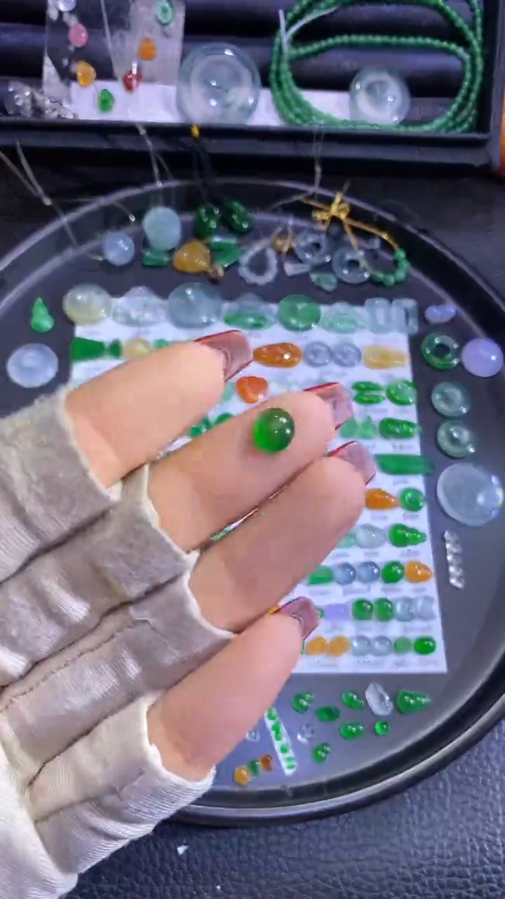 未镶嵌挂件翡翠蛋面